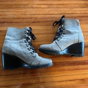 Sorel Lace Up Wedge NWOT - 9.5